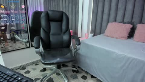 Snapshot of natalia_curvy1 chatting on January 2025 11:58:01 PM Nathalia online show from January 2025 11:58:01 PM