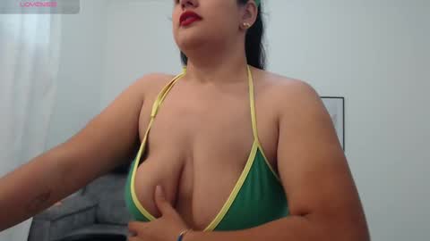 Snapshot of natalia_curvy1 chatting on October 2025 06:43:01 PM Nathalia online show from October 2025 06:43:01 PM