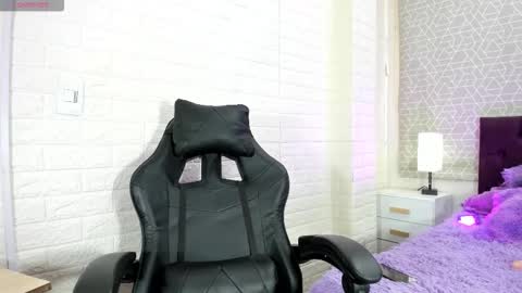 Natalia Kiss online show from November 2025 04:28:01 PM