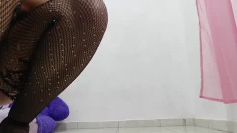 nataliavela online show from May 2026 01:25:02 AM