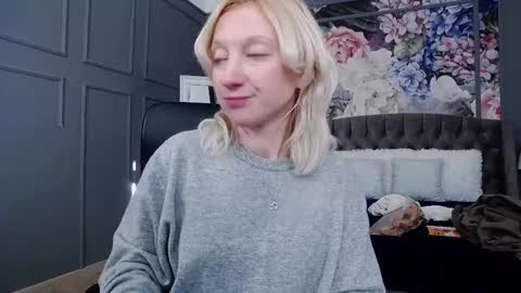 Snapshot of natalie_bitton chatting on February 2025 08:05:01 AM Natalie online show from February 2025 08:05:01 AM