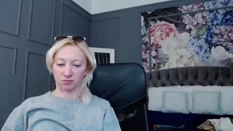 Snapshot of natalie_bitton chatting on February 2025 02:13:02 PM Natalie online show from February 2025 02:13:02 PM