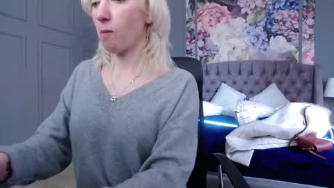 Snapshot of natalie_bitton chatting on February 2025 09:03:01 AM Natalie online show from February 2025 09:03:01 AM