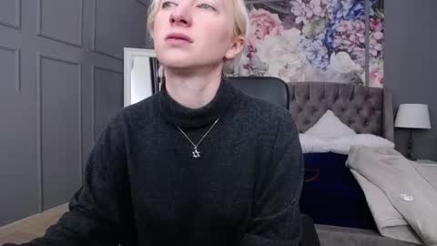 Snapshot of natalie_bitton chatting on February 2025 08:22:02 AM Natalie online show from February 2025 08:22:02 AM