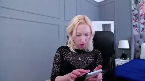 Snapshot of natalie_bitton chatting on February 2025 10:39:02 AM Natalie online show from February 2025 10:39:02 AM