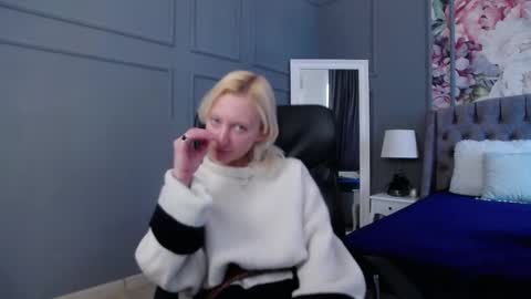 Snapshot of natalie_bitton chatting on February 2025 01:44:01 PM Natalie online show from February 2025 01:44:01 PM