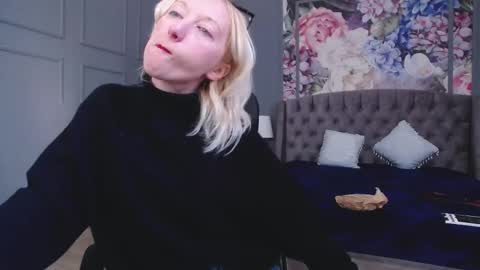 Snapshot of natalie_bitton chatting on February 2025 08:25:02 AM Natalie online show from February 2025 08:25:02 AM