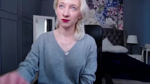 Snapshot of natalie_bitton chatting on March 2025 07:54:02 AM Natalie online show from March 2025 07:54:02 AM