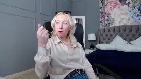 Snapshot of natalie_bitton chatting on March 2025 07:21:02 AM Natalie online show from March 2025 07:21:02 AM