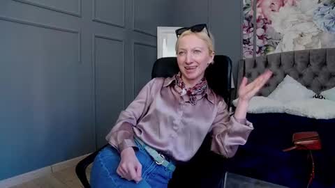 Snapshot of natalie_bitton chatting on March 2025 12:33:02 PM Natalie online show from March 2025 12:33:02 PM