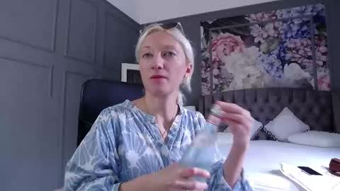 Snapshot of natalie_bitton chatting on September 2025 07:19:01 AM Natalie online show from September 2025 07:19:01 AM