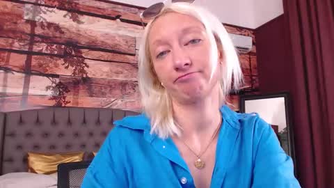 Snapshot of natalie_bitton chatting on September 2025 09:23:02 AM Natalie online show from September 2025 09:23:02 AM