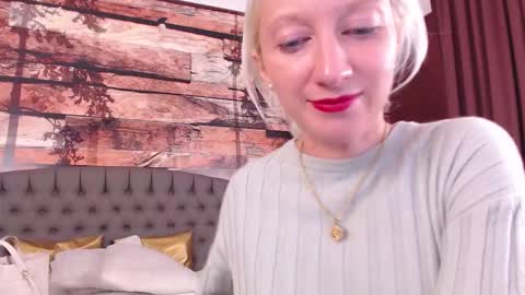 Snapshot of natalie_bitton chatting on October 2025 09:37:01 AM Natalie online show from October 2025 09:37:01 AM