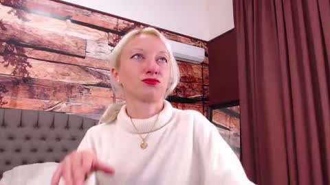 Snapshot of natalie_bitton chatting on October 2025 10:46:02 AM Natalie online show from October 2025 10:46:02 AM