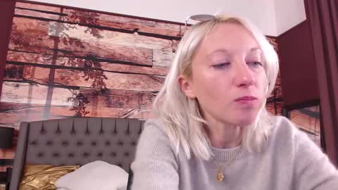 Snapshot of natalie_bitton chatting on October 2025 10:27:01 AM Natalie online show from October 2025 10:27:01 AM