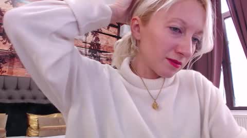 Snapshot of natalie_bitton chatting on November 2025 12:28:01 PM Natalie online show from November 2025 12:28:01 PM