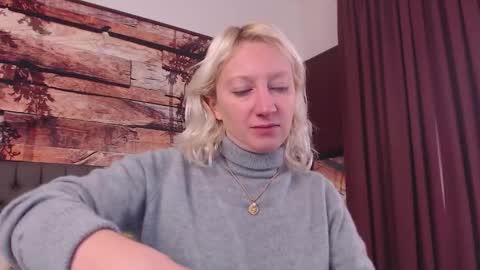 Snapshot of natalie_bitton chatting on November 2025 12:44:02 PM Natalie online show from November 2025 12:44:02 PM