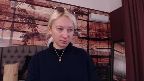 Snapshot of natalie_bitton chatting on November 2025 11:42:02 AM Natalie online show from November 2025 11:42:02 AM