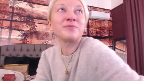 Snapshot of natalie_bitton chatting on November 2025 11:54:02 AM Natalie online show from November 2025 11:54:02 AM