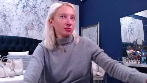 Snapshot of natalie_bitton chatting on November 2025 09:43:02 AM Natalie online show from November 2025 09:43:02 AM