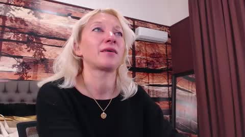 Snapshot of natalie_bitton chatting on December 2025 11:47:01 AM Natalie online show from December 2025 11:47:01 AM