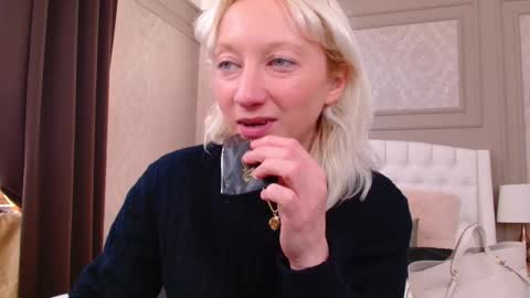 Snapshot of natalie_bitton chatting on December 2025 08:43:01 AM Natalie online show from December 2025 08:43:01 AM