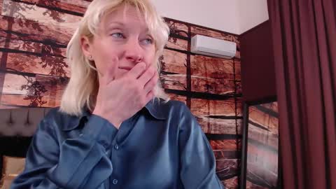 Snapshot of natalie_bitton chatting on February 2026 09:30:02 AM Natalie online show from February 2026 09:30:02 AM