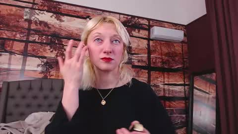 Snapshot of natalie_bitton chatting on February 2026 11:24:01 AM Natalie online show from February 2026 11:24:01 AM