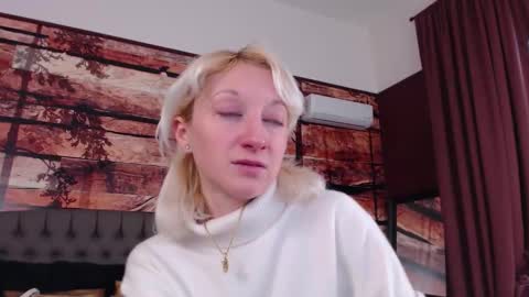 Snapshot of natalie_bitton chatting on February 2026 07:04:02 AM Natalie online show from February 2026 07:04:02 AM