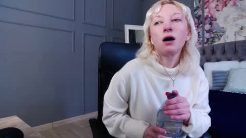 Snapshot of natalie_bitton chatting on February 2026 06:11:01 AM Natalie online show from February 2026 06:11:01 AM