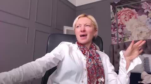 Snapshot of natalie_bitton chatting on February 2026 04:23:02 AM Natalie online show from February 2026 04:23:02 AM