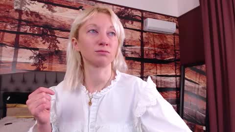 Snapshot of natalie_bitton chatting on March 2026 10:06:01 AM Natalie online show from March 2026 10:06:01 AM