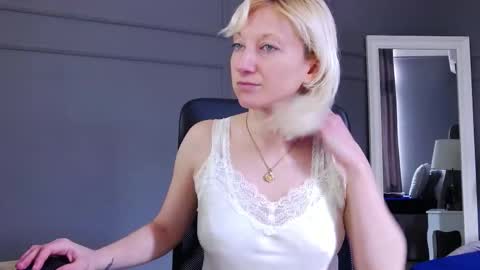 Snapshot of natalie_bitton chatting on March 2026 09:46:02 AM Natalie online show from March 2026 09:46:02 AM