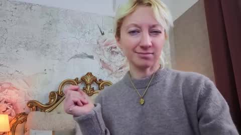 Snapshot of natalie_bitton chatting on March 2026 07:25:01 AM Natalie online show from March 2026 07:25:01 AM