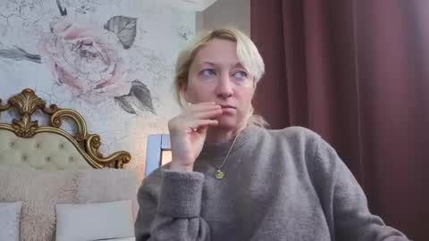 Snapshot of natalie_bitton chatting on March 2026 08:19:01 AM Natalie online show from March 2026 08:19:01 AM