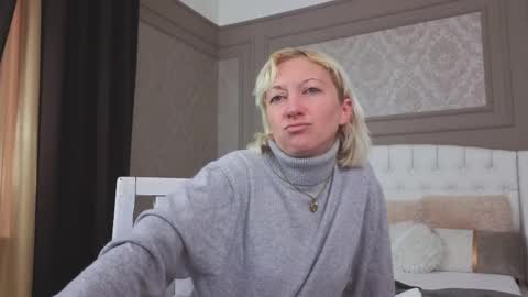 Snapshot of natalie_bitton chatting on March 2026 06:19:02 AM Natalie online show from March 2026 06:19:02 AM