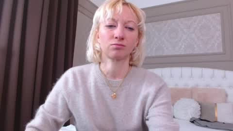 Snapshot of natalie_bitton chatting on March 2026 04:57:02 AM Natalie online show from March 2026 04:57:02 AM