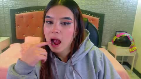 natalie  online show from December 2025 03:12:01 AM