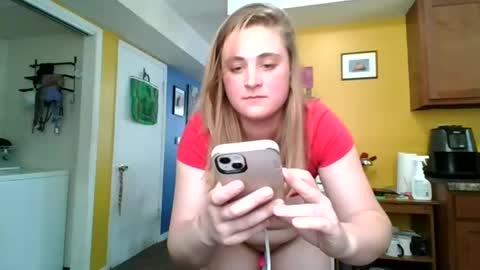 Snapshot of natalielynn4216 chatting on May 2026 08:28:01 PM natalielynn4216 online show from May 2026 08:28:01 PM