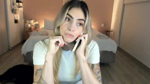 anatalybee online show from April 2026 12:28:01 AM