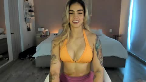anatalybee online show from May 2026 09:33:02 PM