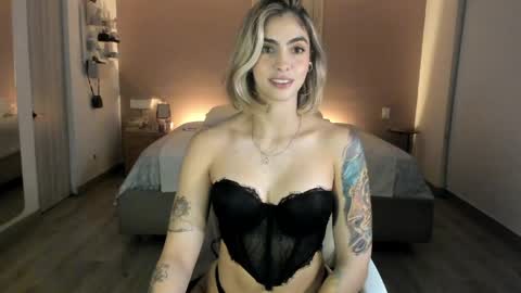 anatalybee online show from May 2026 01:56:01 AM