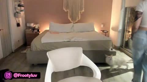 anatalybee online show from June 2026 02:24:02 AM