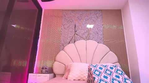 Natasha online show from October 2025 07:15:02 PM