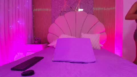 Natasha online show from November 2025 07:16:02 PM