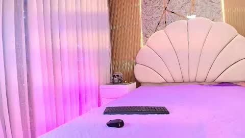 Natasha online show from November 2025 07:13:02 PM