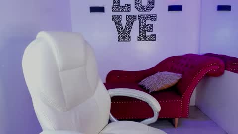 Natasha  online show from November 2025 04:25:01 PM