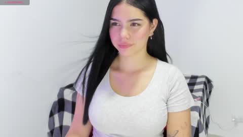 Snapshot of natasha_su chatting on January 2025 10:28:02 PM Natalia online show from January 2025 10:28:02 PM