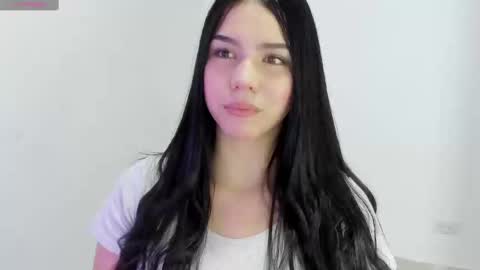 Snapshot of natasha_su chatting on February 2025 10:25:02 PM Natalia online show from February 2025 10:25:02 PM