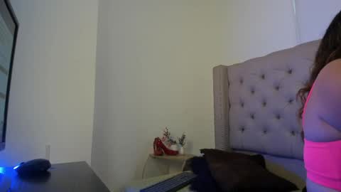Natasha Claus online show from May 2026 06:58:01 PM